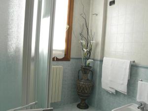 Koupelna v ubytování Residence Meuble' Cortina