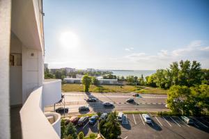 a view of a parking lot from a building at Hotel Oxford in Mamaia