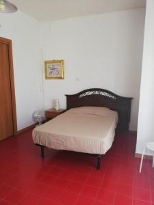 a bedroom with a bed with a red tiled floor at B&B Dante in Matera