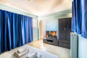 Zdjęcie z galerii obiektu Penthouse with big terrace 2 mins from the metro w Atenach