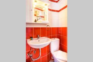 Zdjęcie z galerii obiektu Penthouse with big terrace 2 mins from the metro w Atenach