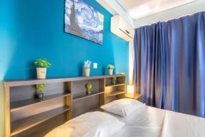 Zdjęcie z galerii obiektu Penthouse with big terrace 2 mins from the metro w Atenach +14 zdjęć