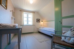 Tempat tidur dalam kamar di Det Gamle Badehotel - Klitgaarden