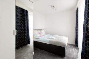 Posteľ alebo postele v izbe v ubytovaní Short Stay Apartments