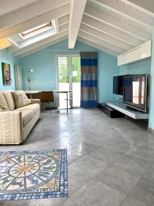 a living room with a couch and a television at ABCdecor Italia in Imperia