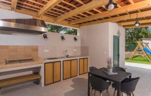 Küche/Küchenzeile in der Unterkunft Istrian Villa with Private Pool, Sauna & Garden