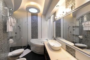 Koupelna v ubytování Hotel Majdan