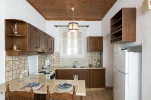 A kitchen or kitchenette at Neoclassical manor house