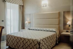 Postel nebo postele na pokoji v ubytování Hotel Niagara