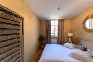 Rúm í herbergi á Restauberge Peitry