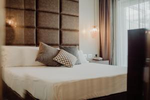 Postel nebo postele na pokoji v ubytování Hotel Niagara