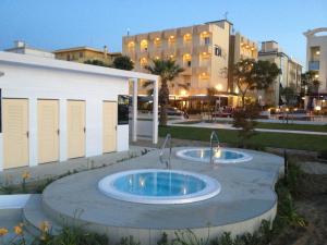 The swimming pool at or close to Hotel Ida