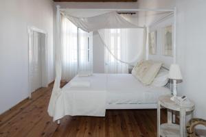 A bed or beds in a room at Neoclassical manor house