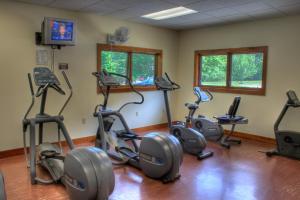 Posilňovňa alebo fitness centrum v ubytovaní Foxhunt at Sapphire Valley by Capital Vacations