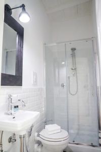 A bathroom at Art Apartment Black & White Suite