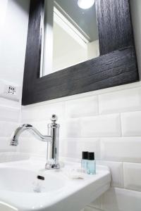 A bathroom at Art Apartment Black & White Suite