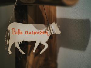 オーベルストドルフにあるZur glücklichen Kuhの白紙牛が壁掛け