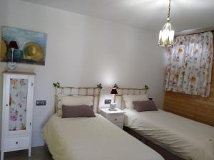 Tempat tidur dalam kamar di Ribera Sacra ( apartamento Rural )
