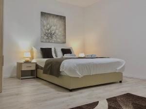 מיטה או מיטות בחדר ב-Apartmani "Mimoza"