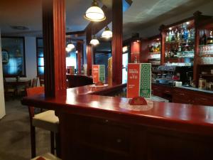 Lounge alebo bar v ubytovaní HOTEL SVRATKA
