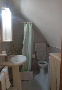 A bathroom at Residenza l'Orologio