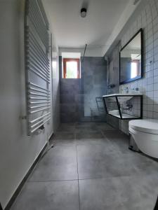 A bathroom at Apartmány Resort Na Horské