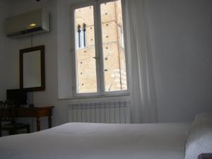 Postel nebo postele na pokoji v ubytování Albergo Cannon d'Oro