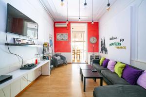 a living room with a couch and a tv at Fabrizzios Terrace Hostel in Barcelona