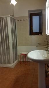 a bathroom with a tub and a sink and a window at Villa Morgante B&B in Pedara