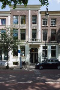 a black car parked in front of a building at MUZE Hotel Utrecht in Utrecht