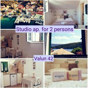 eine Collage mit Bildern von einem Schlafzimmer und einem Zimmer in der Unterkunft House Valun 42 in Valun