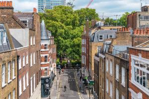 Galeriebild der Unterkunft The Resident Soho in London