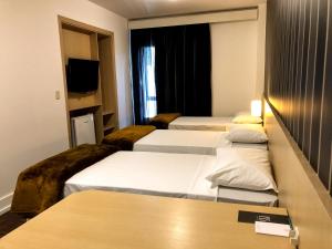 155 Hotel tesisinde bir odada yatak veya yataklar