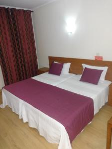Postel nebo postele na pokoji v ubytování Hotel Bonjardim