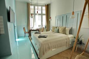 Posteľ alebo postele v izbe v ubytovaní Gellerico Apartments Deák Square
