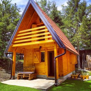 a small wooden cabin with a pitched roof at Dren Chalet Lux - Banjska stena in Perućac