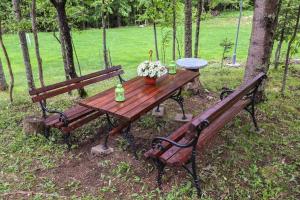 Zahrada ubytování Dren Chalet Lux - Banjska stena
