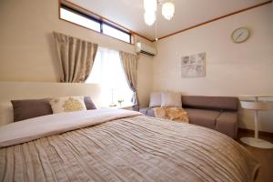 a bedroom with a large bed and a window at Mita Kodate - Vacation STAY 8863 in Tokyo