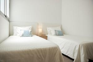 Łóżko lub łóżka w pokoju w obiekcie Medano Suites II