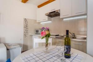 Kuchyň nebo kuchyňský kout v ubytování Apartments Kaštel