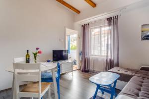 TV a/nebo společenská místnost v ubytování Apartments Kaštel