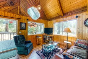 a living room with a couch and a glass table at Cabin In The Woods in Leavenworth