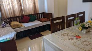 Giường trong phòng chung tại Cottage Home Belihuloya