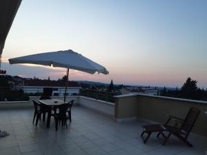 A balcony or terrace at Casa Torre Palomba (Castel del Monte-Trani)