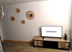 a television sitting on a table in a living room at T2 bis quartier château de Pau in Pau