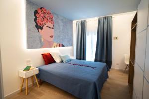 Tempat tidur dalam kamar di L' Angolo dei poeti - Bed and Breakfast