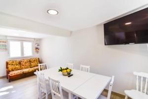 TV a/nebo společenská místnost v ubytování ¡Nuevo! Casa reformada, cómoda y con vistas al mar