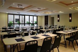 Restaurace v ubytování Master Curitiba Hotel - 1,6 km do Estádio Couto Pereira - Show
