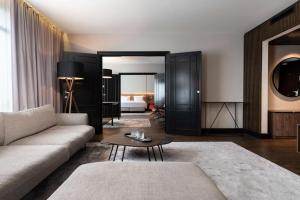 Posezení v ubytování Radisson Collection Grand Place Brussels