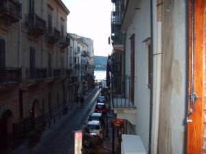 Gallery image of Ammaresiamo LTB in Cefalù